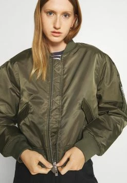 Han Kjøbenhavn Bomber Jacket - Green -Han Kjøbenhavn Shop e412fa855ce44bce879b9a6a8dbd7546