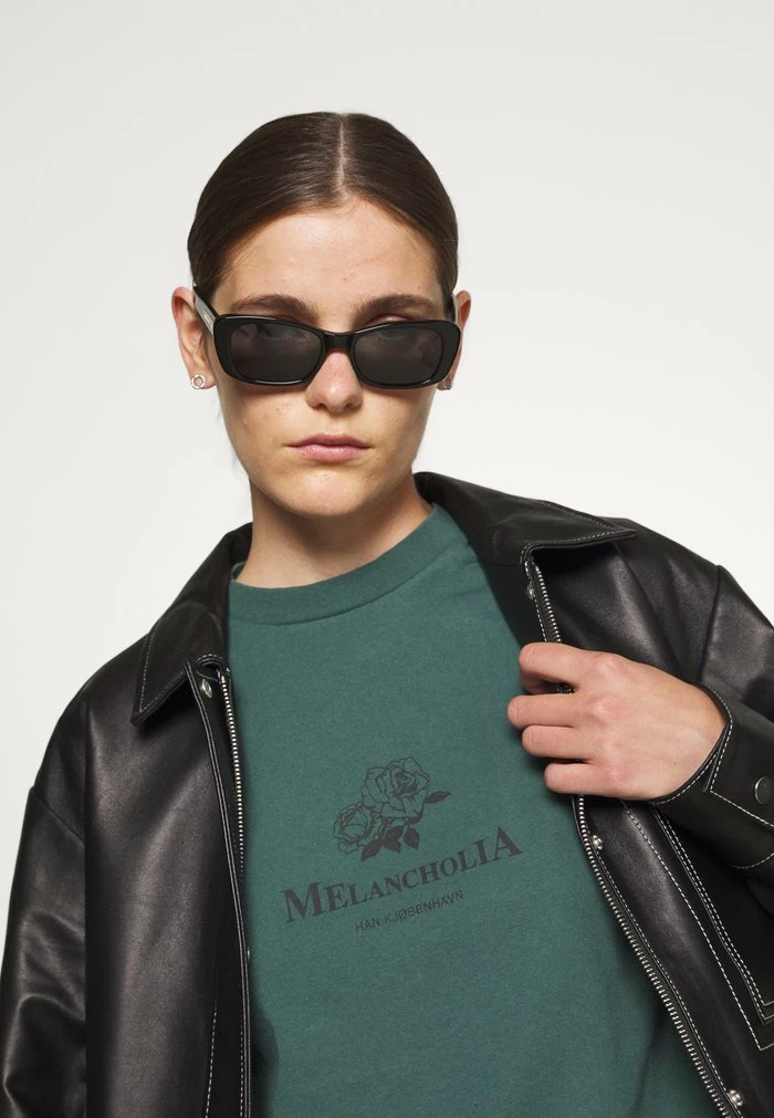 ARTWORK TEE SHORT SLEEVE - Print T-shirt - dusty green Han Kjøbenhavn ARTWORK TEE SHORT SLEEVE - Print T-shirt - Dusty Green -Han Kjøbenhavn Shop ed817034f01f439aad3cef6600c48c0f