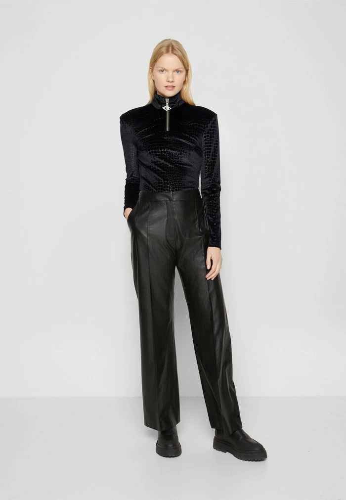 HALF ZIP SHARP LONG SLEEVE - Long sleeved top - black Han Kjøbenhavn HALF ZIP SHARP LONG SLEEVE - Long Sleeved Top - Black -Han Kjøbenhavn Shop eebfaf81f68a466dafe67fc5b54f89bd