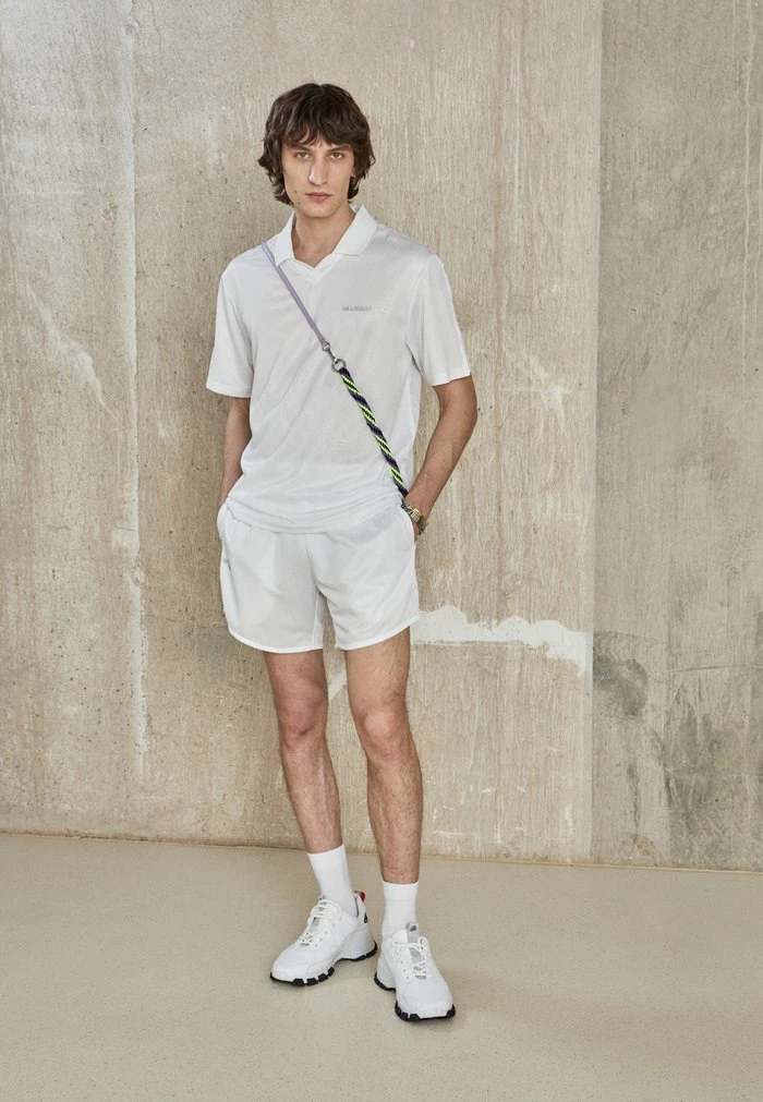 FOOTBALL TEE SHORT SLEEVE - Polo shirt - off white Han Kjøbenhavn FOOTBALL TEE SHORT SLEEVE - Polo Shirt - Off White -Han Kjøbenhavn Shop f21141c3bffe431ca6f82f60b2ff3661