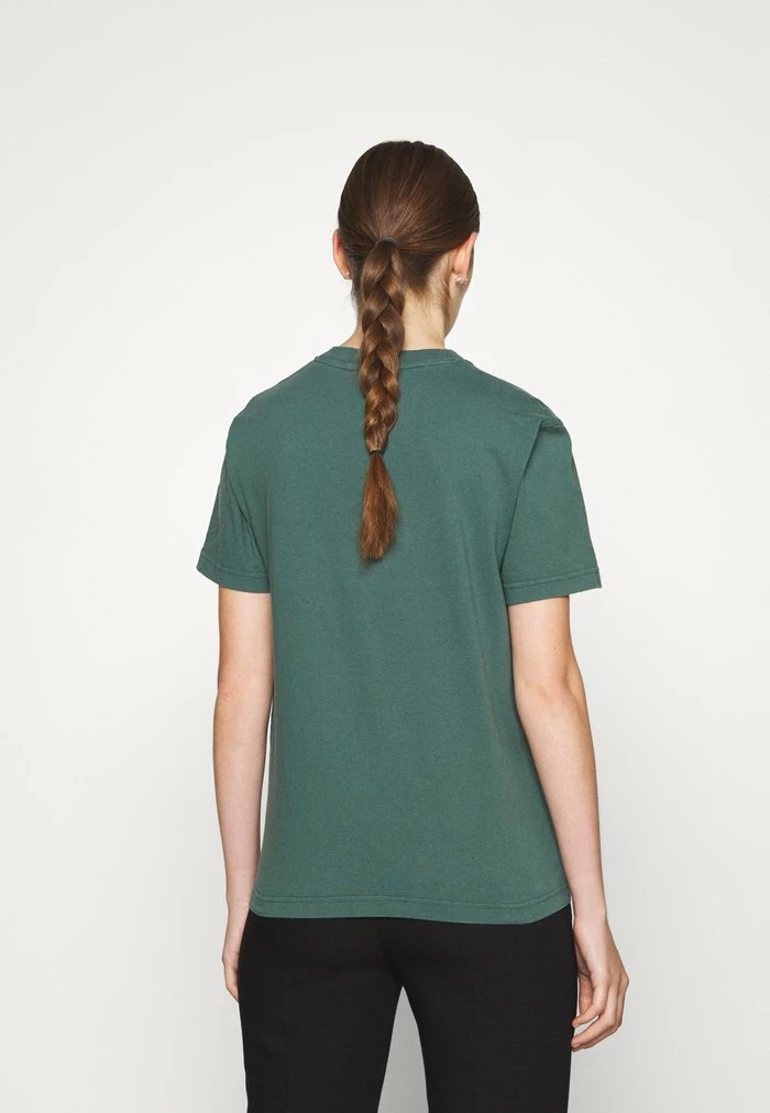 ARTWORK TEE SHORT SLEEVE - Print T-shirt - dusty green Han Kjøbenhavn ARTWORK TEE SHORT SLEEVE - Print T-shirt - Dusty Green -Han Kjøbenhavn Shop f22589b0c0bb4eca8270c2664549d3b7