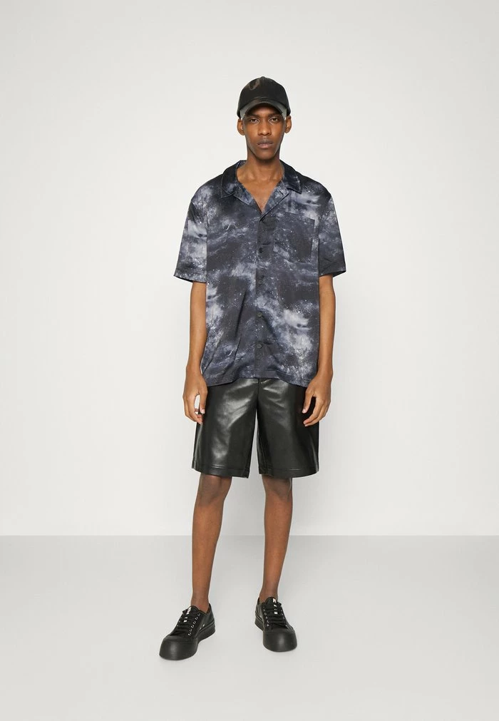 PRINTED SUMMER SHORT SLEEVE - Shirt - grey Han Kjøbenhavn PRINTED SUMMER SHORT SLEEVE - Shirt - Grey -Han Kjøbenhavn Shop f9461c2ef3da4586b17420697bf2af52