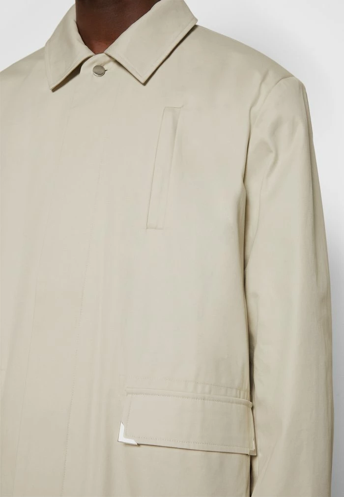 SQUARE COAT - Classic coat - sand Han Kjøbenhavn SQUARE COAT - Classic Coat - Sand -Han Kjøbenhavn Shop ff2e78826f284d69a10d338e49ba42b0